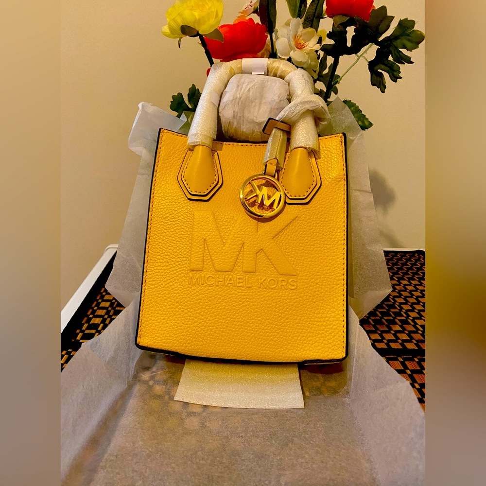 Micheal Kors Mercer extra- small pebbled leather crossbody bag. New with tag.